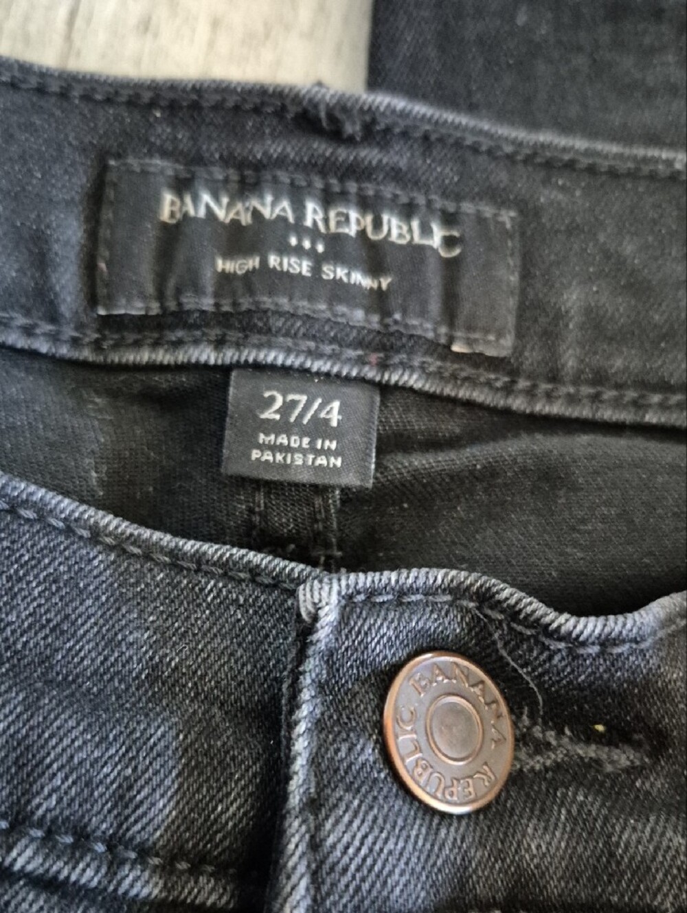 Banana Republic Women's Washed Black Skinny Jeans - Picture 2 of 4